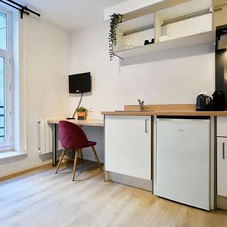 Fully-equipped Next To Flandres Apartment *