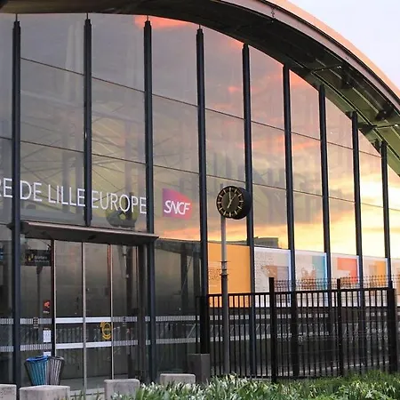 Fully-equipped Next To Flandres Apartment Lille